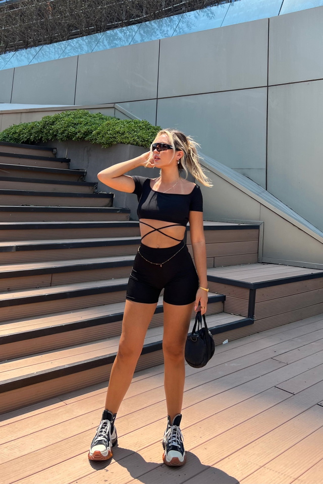 Siyah Sırt Detay Crop Top ATE1719 - 1
