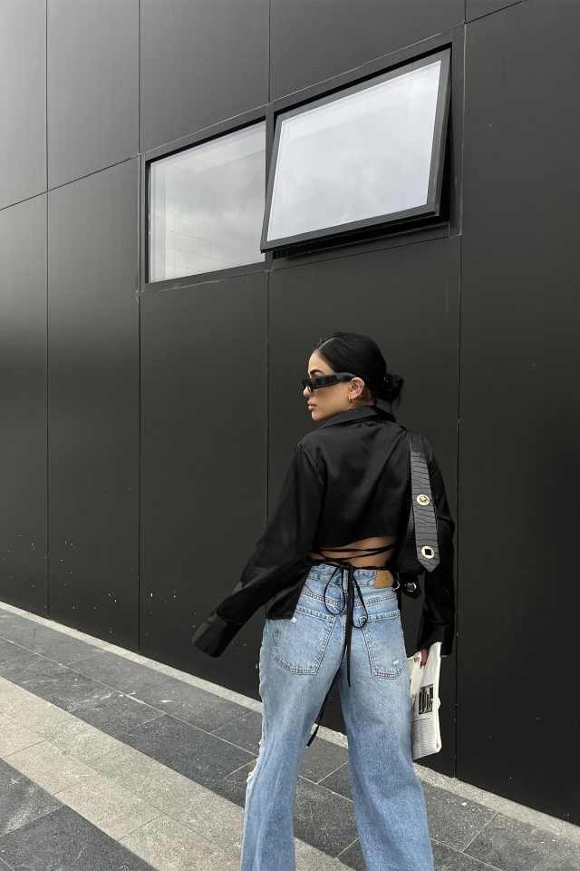 Siyah Sırtı Bağlamalı Gömlek ATE3656 - 1