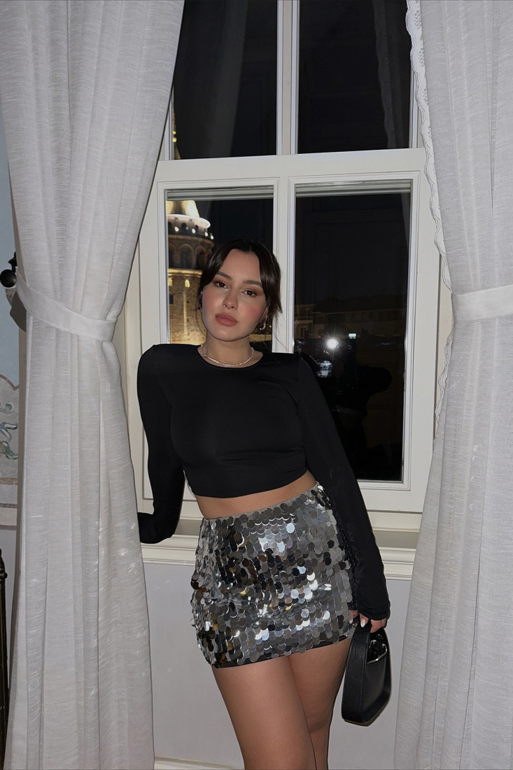 Siyah Sırtı Bağlamalı Taş Detay Crop Top ATE3664 - QUZU