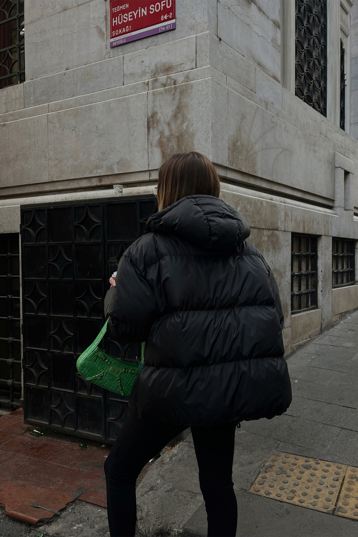 Siyah Şişme Kapşonlu Mont ATE3491 - DEPPOT