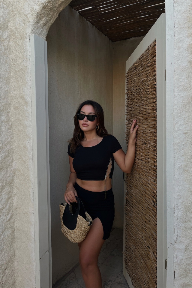 Siyah Taş Detay Bağlamalı Crop Top