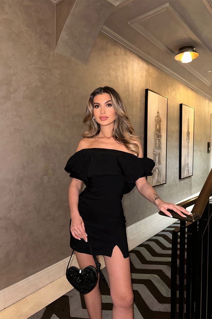 Siyah Yırtmaç Detay Madonna Yaka Mini Elbise ATE6224 - EYYO