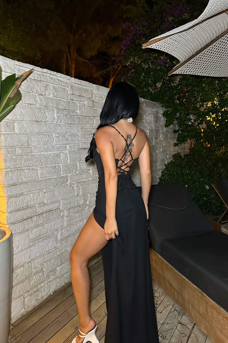 Siyah Yırtmaç Detay Sırtı Bağlamalı Elbise ATE8303 - EYYO