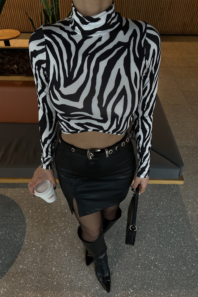 Siyah Zebra Desen Crop Top ATE3922 - 2