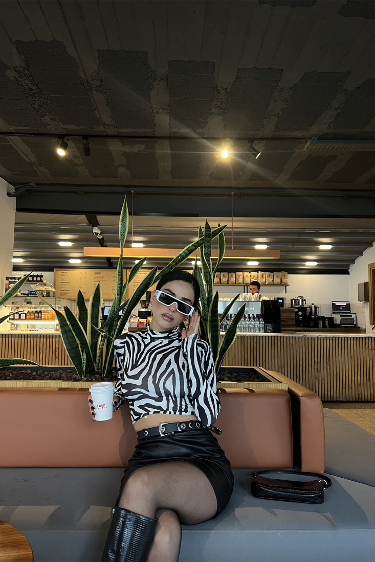 Siyah Zebra Desen Crop Top ATE3922 - ZECHKA