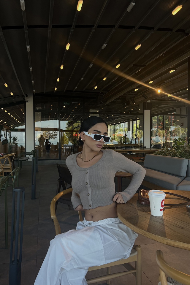 Taş Düğme Detay Crop Top