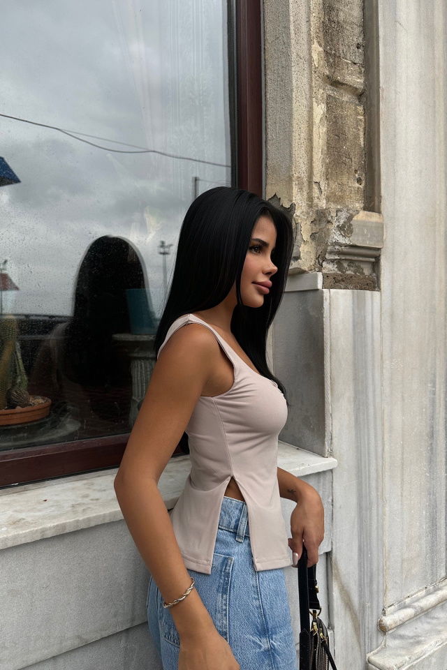 Taş Yırtmaç Detay Crop Top
