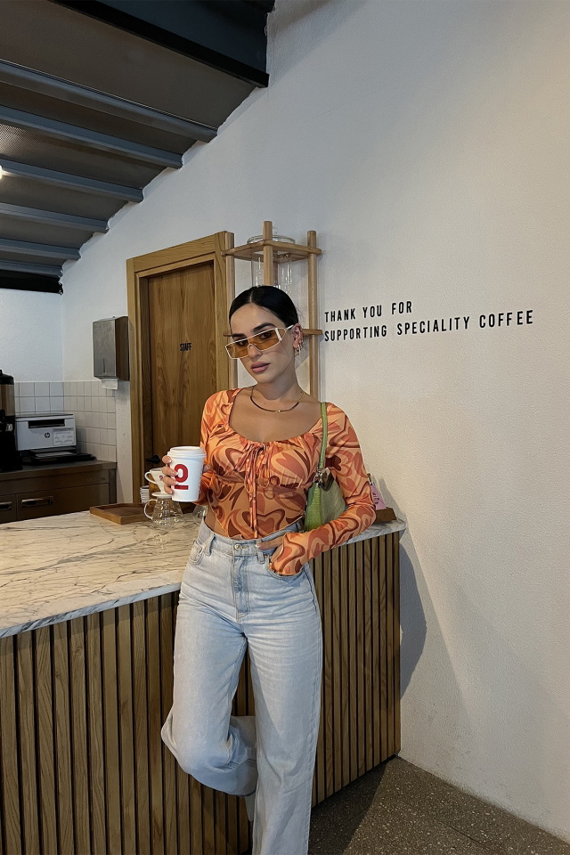 Turuncu Tül Detay Bağlamalı Crop Top
