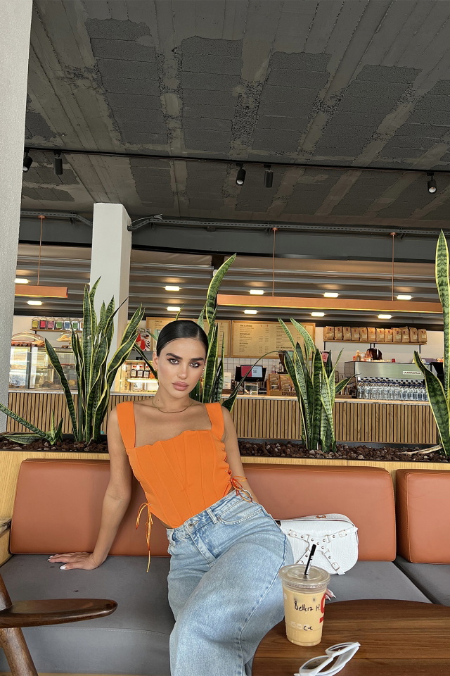 Turuncu Yandan Bağlamalı Crop Top