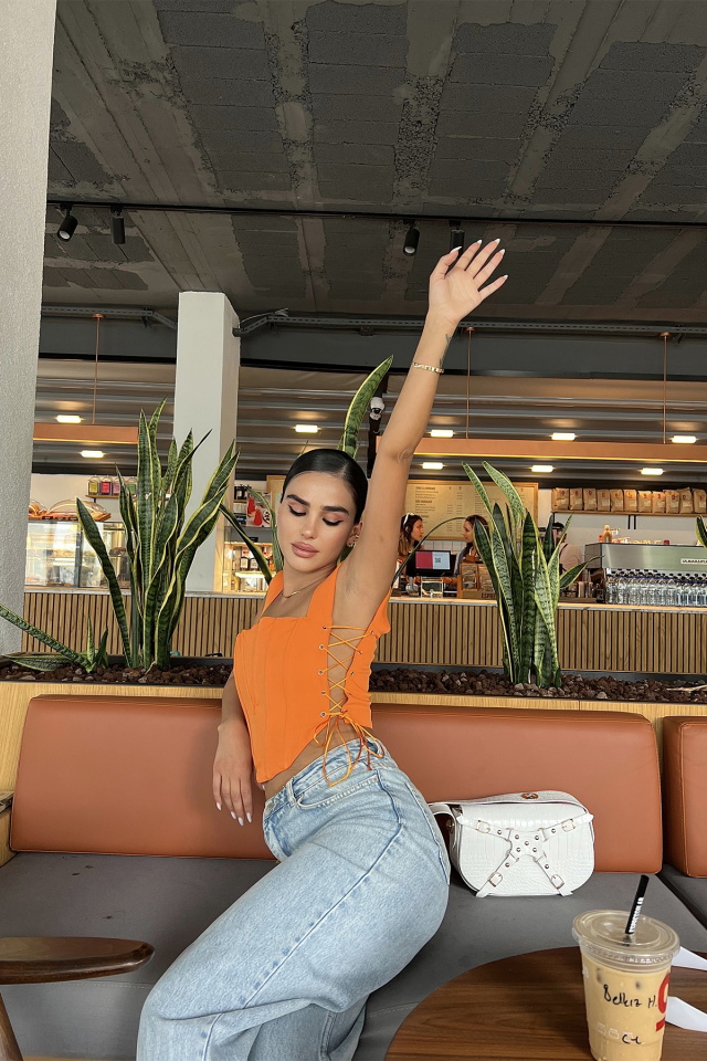 Turuncu Yandan Bağlamalı Crop Top