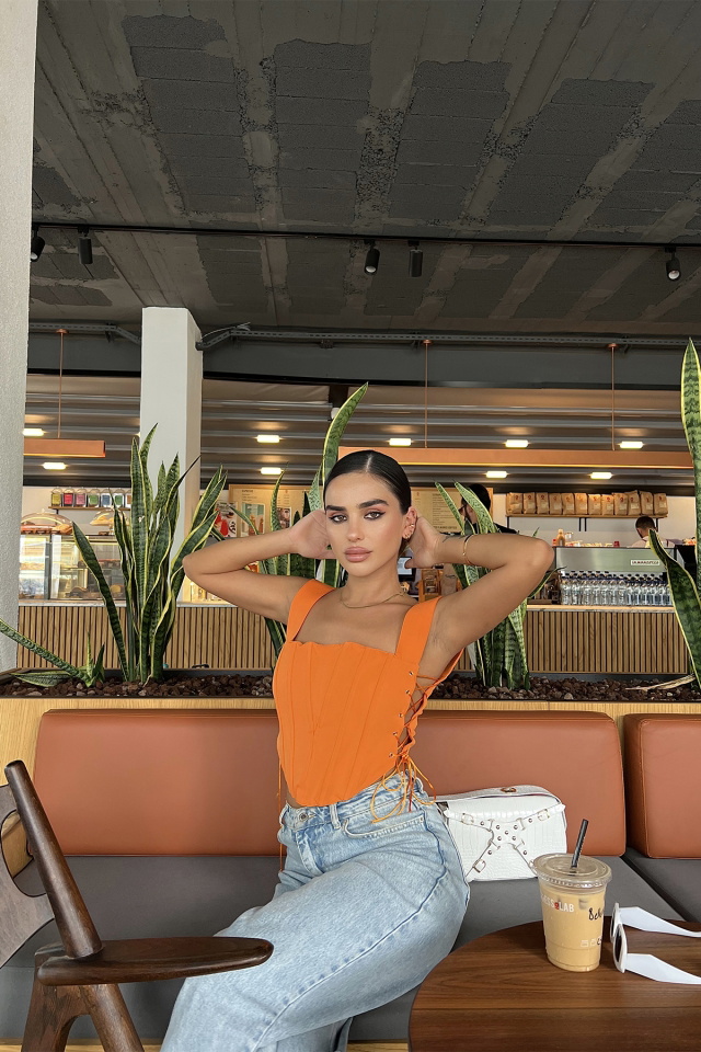 Turuncu Yandan Bağlamalı Crop Top -