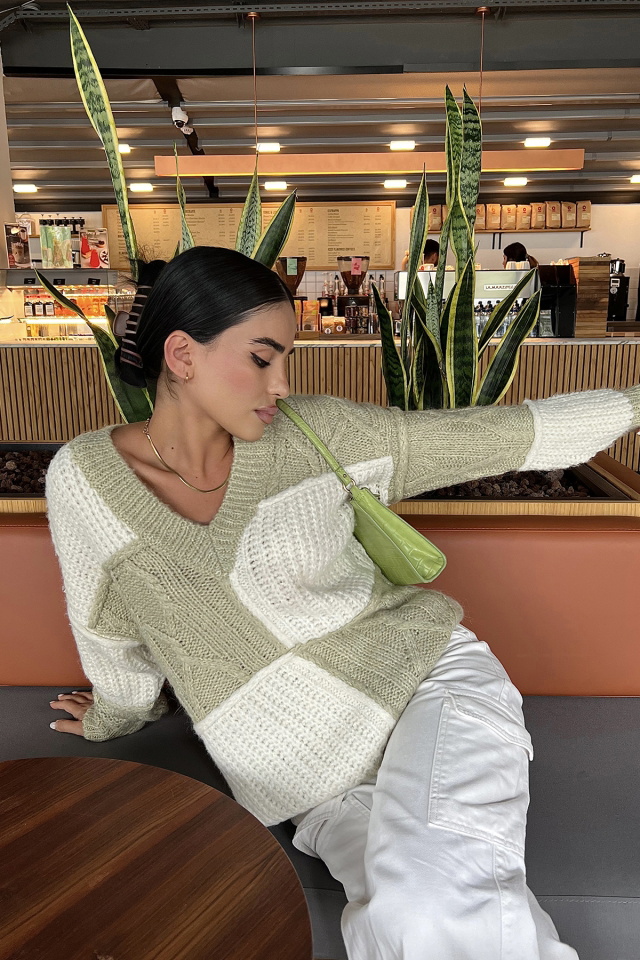 V Collar Double Color Sweater ATE1972 - 2