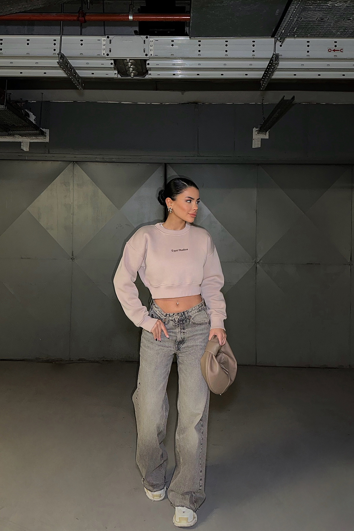 Vizon Önü Eyyo Nakışlı Crop Sweat - 3
