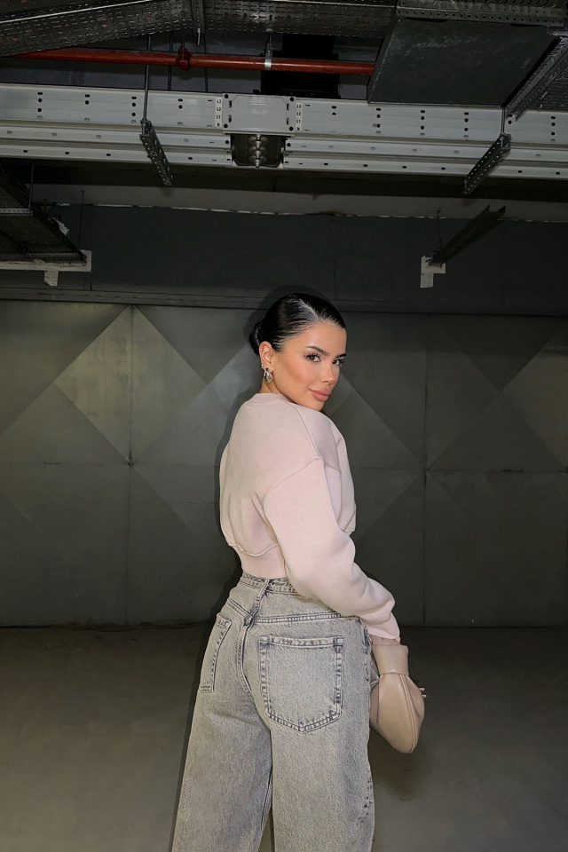 Vizon Önü Eyyo Nakışlı Crop Sweat