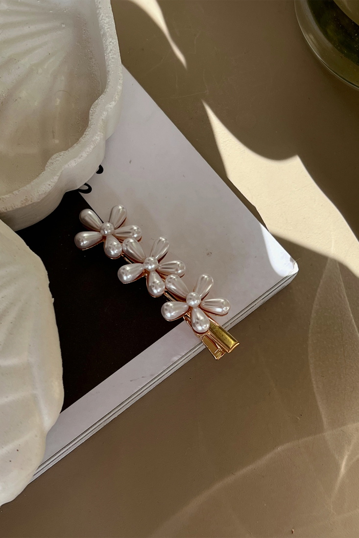 White Flower Buckle AK90 - EYYO