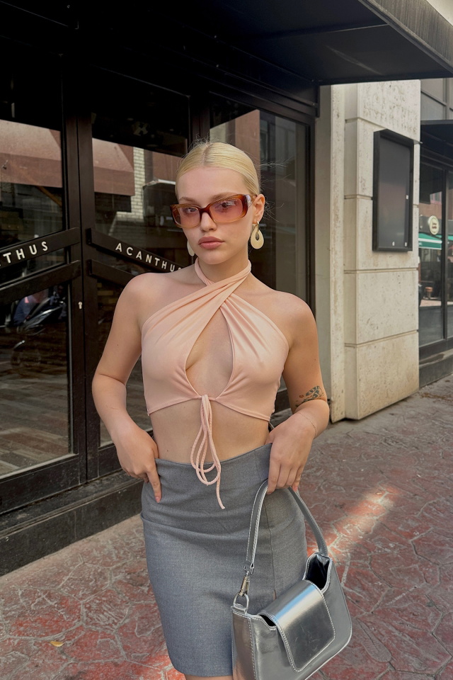 Yavruağzı Önden Bağlamalı Crop Top