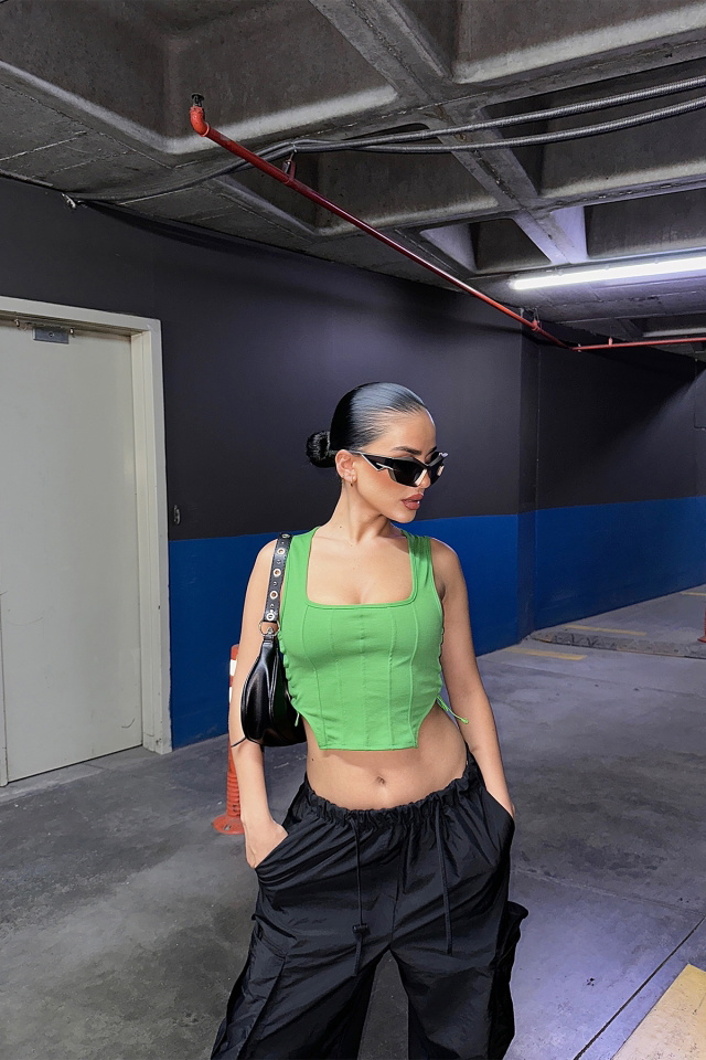 Yeşil Askılı Bağlamalı Crop Top -