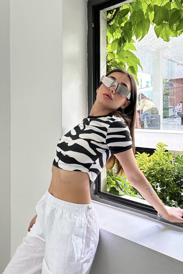 Zebra Desen Arkası Fermuarlı Crop Top ATE7314 - 3